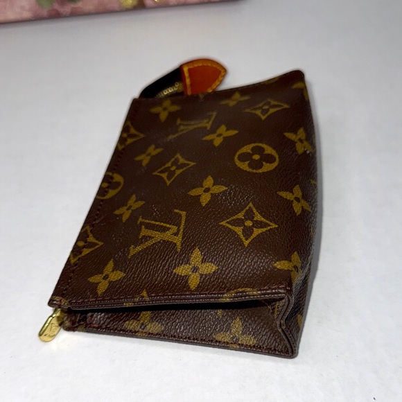 Louis Vuitton Monogram Cosmetics Pouch - Picture 5 of 10